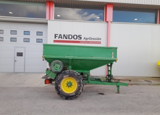 ABONADORA ARRASTRADA DE OCASION MARCA COREPA DE 6.000 KG DE CAPACIDAD, CON DISTRIBUCION POR 2 DISCOS Y SISTEMA DE EMPUJE DE ABONO POR CINTAS