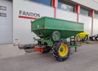 ABONADORA ARRASTRADA DE OCASION MARCA COREPA DE 6.000 KG DE CAPACIDAD, CON DISTRIBUCION POR 2 DISCOS Y SISTEMA DE EMPUJE DE ABONO POR CINTAS