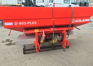 ABONADORA SOLÁ 903-PLUS, DE 2500 L DE CAPACIDAD, CON DOS DISCOS DE ACERO INOX, TOLVA ABATIBLE PARA LIMPIAR BIEN LAS ZONAS MAS INACCESIBLES.