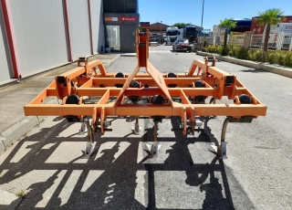 Chisel Noli CHCR103F CHISEL RASTROJERO NOLI  - 10 BRAZOS CON DISPARO POR MUELLE
- 3 LINEAS
-  RODILLO TRASERO
- PALETAS NIVELADORAS INTERMEDIAS
- 3 METROS DE ANCHURA