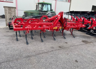 KVERNELAND TURBO 4000 C  - cultivador de 4 metros en 4 filas
- 21 brazos
- paletas y rodillo trasero
- plegable hidraulico
- disparo con ballestas