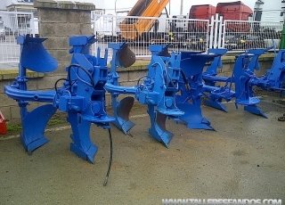 Ploughs of 2 arms brand Mendivil number 2, 3 and 4.