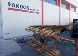 Arado Kverneland
- 4 Cuerpos
- Rejas de tiras
- Disparo por ballesta y varilla
- Cuerpos desmontables
- Cabezal 120
- Rueda de control de profundidad