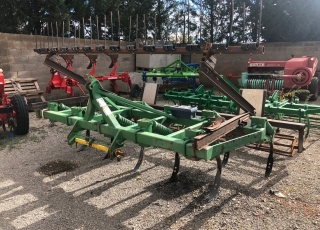 Chisel SM de 11 brazos con Rodillo y Rastra traseros, fijo no se plega.