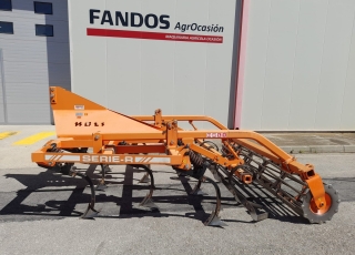 CHISEL RASTROJERO NOLI  - 10 BRAZOS CON DISPARO POR MUELLE
- 3 LINEAS
-  RODILLO TRASERO
- PALETAS NIVELADORAS INTERMEDIAS
- 3 METROS DE ANCHURA