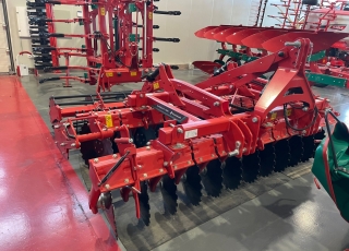 KVERNELAND QUALDISC PRO 3M  - 3 metros de anchura
- disco de barras trasero hidraulico
-  deflectores laterales