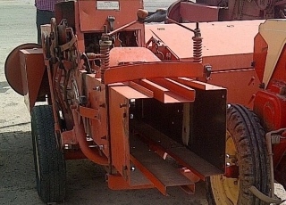 Baler, brand Bamfords, type BL-40.