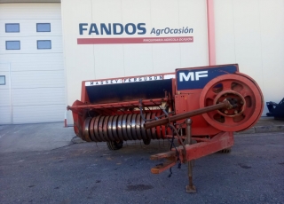 Empacadora Massey Ferguson 124-E
- Balas pequeñas
- Ruedas buenas
- Sin trillo
- Con posibilidad de carro y cargapaquetes