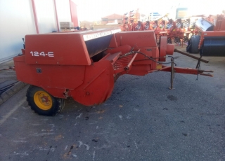Empacadora Massey Ferguson 124-E
- Balas pequeñas
- Ruedas buenas
- Sin trillo
- Con posibilidad de carro y cargapaquetes