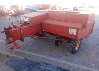 Empacadora Massey Ferguson 124-E
- Balas pequeñas
- Ruedas buenas
- Sin trillo
- Con posibilidad de carro y cargapaquetes