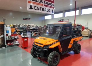 UTV CORVUS Terrain 4x4 CAB. 
- 4x4, 4x2.
- Bloqueo diferencial.
-  Maletero frontal.
- Caja basculante para 450Kg.
- Cristales y limpiacristales.
- Protector de bajos.
- Sistema de enganche delantero.
- Amortiguadores ajustables.
- Retrovisores laterales.
- Bola de enganche trasera. 
- Cajones Laterales.
- Portabotellas. 
- Defensa frontal  - Dirección asistida.
- Cajones bajo asientos.
- Retrovisor interior
- Luz de cortesía.
- Calefacción.
- Puertas  Posibilidad de colocar:
 - Hervicida.
 - Sobrelaterales.
 - Caja cerrada.
 - Cuña quitanieves.
 - Salero.
 Y múltiples implementos para diferentes aplicaciones agrícolas, ganaderas, de mantenimiento, servicios, deportivas....