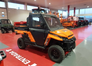 UTV CORVUS Terrain 4x4 CAB. 
- 4x4, 4x2.
- Bloqueo diferencial.
-  Maletero frontal.
- Caja basculante para 450Kg.
- Cristales y limpiacristales.
- Protector de bajos.
- Sistema de enganche delantero.
- Amortiguadores ajustables.
- Retrovisores laterales.
- Bola de enganche trasera. 
- Cajones Laterales.
- Portabotellas. 
- Defensa frontal  - Dirección asistida.
- Cajones bajo asientos.
- Retrovisor interior
- Luz de cortesía.
- Calefacción.
- Puertas  Posibilidad de colocar:
 - Hervicida.
 - Sobrelaterales.
 - Caja cerrada.
 - Cuña quitanieves.
 - Salero.
 Y múltiples implementos para diferentes aplicaciones agrícolas, ganaderas, de mantenimiento, servicios, deportivas....