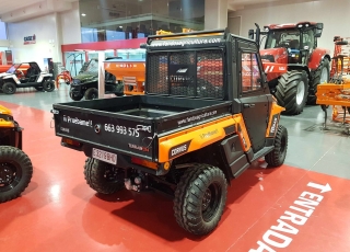 UTV CORVUS Terrain 4x4 CAB. 
- 4x4, 4x2.
- Bloqueo diferencial.
-  Maletero frontal.
- Caja basculante para 450Kg.
- Cristales y limpiacristales.
- Protector de bajos.
- Sistema de enganche delantero.
- Amortiguadores ajustables.
- Retrovisores laterales.
- Bola de enganche trasera. 
- Cajones Laterales.
- Portabotellas. 
- Defensa frontal  - Dirección asistida.
- Cajones bajo asientos.
- Retrovisor interior
- Luz de cortesía.
- Calefacción.
- Puertas  Posibilidad de colocar:
 - Hervicida.
 - Sobrelaterales.
 - Caja cerrada.
 - Cuña quitanieves.
 - Salero.
 Y múltiples implementos para diferentes aplicaciones agrícolas, ganaderas, de mantenimiento, servicios, deportivas....