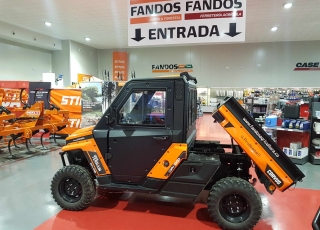 UTV CORVUS Terrain 4x4 CAB. 
- 4x4, 4x2.
- Bloqueo diferencial.
-  Maletero frontal.
- Caja basculante para 450Kg.
- Cristales y limpiacristales.
- Protector de bajos.
- Sistema de enganche delantero.
- Amortiguadores ajustables.
- Retrovisores laterales.
- Bola de enganche trasera. 
- Cajones Laterales.
- Portabotellas. 
- Defensa frontal  - Dirección asistida.
- Cajones bajo asientos.
- Retrovisor interior
- Luz de cortesía.
- Calefacción.
- Puertas  Posibilidad de colocar:
 - Hervicida.
 - Sobrelaterales.
 - Caja cerrada.
 - Cuña quitanieves.
 - Salero.
 Y múltiples implementos para diferentes aplicaciones agrícolas, ganaderas, de mantenimiento, servicios, deportivas....