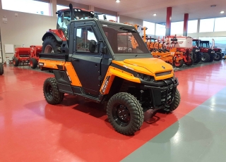 UTV CORVUS Terrain 4x4 CAB. 
- 4x4, 4x2.
- Bloqueo diferencial.
-  Maletero frontal.
- Caja basculante para 450Kg.
- Cristales y limpiacristales.
- Protector de bajos.
- Sistema de enganche delantero.
- Amortiguadores ajustables.
- Retrovisores laterales.
- Bola de enganche trasera. 
- Cajones Laterales.
- Portabotellas. 
- Defensa frontal  - Dirección asistida.
- Cajones bajo asientos.
- Retrovisor interior
- Luz de cortesía.
- Calefacción.
- Puertas  Posibilidad de colocar:
 - Hervicida.
 - Sobrelaterales.
 - Caja cerrada.
 - Cuña quitanieves.
 - Salero.
 Y múltiples implementos para diferentes aplicaciones agrícolas, ganaderas, de mantenimiento, servicios, deportivas....