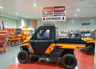 UTV CORVUS Terrain 4x4 CAB. 
- 4x4, 4x2.
- Bloqueo diferencial.
-  Maletero frontal.
- Caja basculante para 450Kg.
- Cristales y limpiacristales.
- Protector de bajos.
- Sistema de enganche delantero.
- Amortiguadores ajustables.
- Retrovisores laterales.
- Bola de enganche trasera. 
- Cajones Laterales.
- Portabotellas. 
- Defensa frontal  - Dirección asistida.
- Cajones bajo asientos.
- Retrovisor interior
- Luz de cortesía.
- Calefacción.
- Puertas  Posibilidad de colocar:
 - Hervicida.
 - Sobrelaterales.
 - Caja cerrada.
 - Cuña quitanieves.
 - Salero.
 Y múltiples implementos para diferentes aplicaciones agrícolas, ganaderas, de mantenimiento, servicios, deportivas....