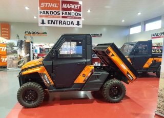 UTV CORVUS Terrain 4x4 CAB. 
- 4x4, 4x2.
- Bloqueo diferencial.
-  Maletero frontal.
- Caja basculante para 450Kg.
- Cristales y limpiacristales.
- Protector de bajos.
- Sistema de enganche delantero.
- Amortiguadores ajustables.
- Retrovisores laterales.
- Bola de enganche trasera. 
- Cajones Laterales.
- Portabotellas. 
- Defensa frontal  - Dirección asistida.
- Cajones bajo asientos.
- Retrovisor interior
- Luz de cortesía.
- Calefacción.
- Puertas  Posibilidad de colocar:
 - Hervicida.
 - Sobrelaterales.
 - Caja cerrada.
 - Cuña quitanieves.
 - Salero.
 Y múltiples implementos para diferentes aplicaciones agrícolas, ganaderas, de mantenimiento, servicios, deportivas....