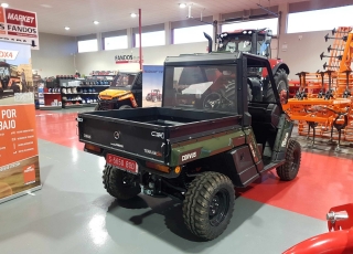 UTV CORVUS Terrain 4x4 EPS. 
- 4x4, 4x2.
- Bloqueo diferencial.
-  Maletero frontal.
- Caja basculante para 450Kg.
- Cristales y limpiacristales.
- Protector de bajos.
- Sistema de enganche delantero.
- Amortiguadores ajustables.
- Retrovisores laterales.
- Bola de enganche trasera. 
- Cajones Laterales.
- Portabotellas. 
- Defensa frontal  - Dirección asistida.
- Cajones bajo asientos.
- Retrovisor interior
- Luz de cortesía.
- Calefacción.
- Cabrestante.  Posibilidad de colocar:
 - Hervicida.
 - Sobrelaterales.
 - Caja cerrada.
 - Cuña quitanieves.
 - Salero.
 Y múltiples implementos para diferentes aplicaciones agrícolas, ganaderas, de mantenimiento, servicios, deportivas....