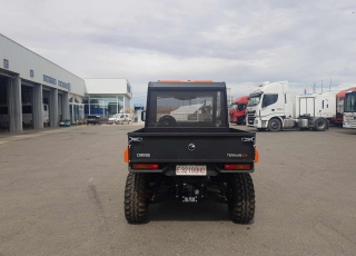 UTV CORVUS Terrain 4x4 CAB. 
- 4x4, 4x2.
- Bloqueo diferencial.
-  Maletero frontal.
- Caja basculante para 450Kg.
- Cristales y limpiacristales.
- Protector de bajos.
- Sistema de enganche delantero.
- Amortiguadores ajustables.
- Retrovisores laterales.
- Bola de enganche trasera. 
- Cajones Laterales.
- Portabotellas. 
- Defensa frontal  - Dirección asistida.
- SIN Cajones bajo asientos.
- Retrovisor interior
- Luz de cortesía.
- Calefacción.  Posibilidad de colocar:
 - Hervicida.
 - Sobrelaterales.
 - Caja cerrada.
 - Cuña quitanieves.
 - Salero.
 Y múltiples implementos para diferentes aplicaciones agrícolas, ganaderas, de mantenimiento, servicios, deportivas....