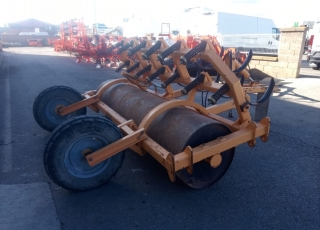 Rulo Cultivador Bagües
- 3 metros de trabajo
- 13 brazos con disparo de muelle
- Cabezal con bombín hidráulico