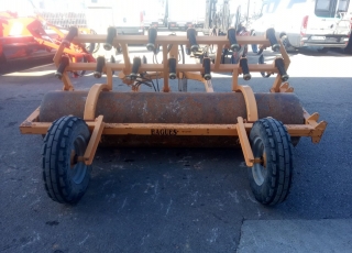 Rulo Cultivador Bagües
- 3 metros de trabajo
- 13 brazos con disparo de muelle
- Cabezal con bombín hidráulico