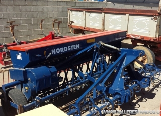 Sembradora Marca Nordsten, modelo Lift-O Matic CLB 300 de 25 rejas y 3 m, lleva cultivador, rulo y rastra.