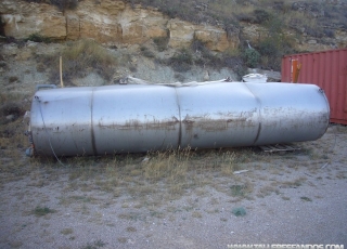 Cisterna de Acero inoxidable de 16.000litros con tres barreras rompeolas, con bomba de presión.