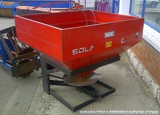 Fertiliser spreaders brand Sola SP-3-900 of one disc.