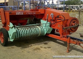 Baler, brand Batlle, model 262, with trailer.