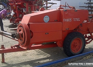 Baler, brand Batlle, model 262, with trailer.