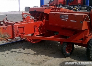 Baler, brand Batlle, model 262, with trailer.