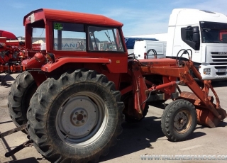 Tractor de ocasión marca Ebro 160E con pala.