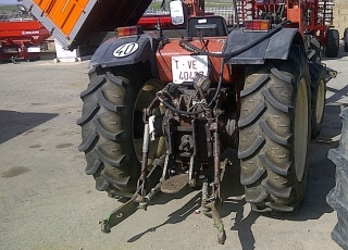 Used Tractor Fiat 6066, 4x4, 9.439 hours, with loader double effect.