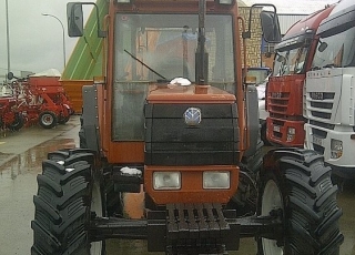 Tractor Fiat F100, Doble traccion, 2.798 horas.