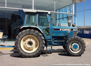 Tractor de ocasión Ford 8210 SDT, de 108cv, 12.515 horas