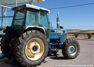 Tractor de ocasión Ford 8210 SDT, de 108cv, 12.515 horas