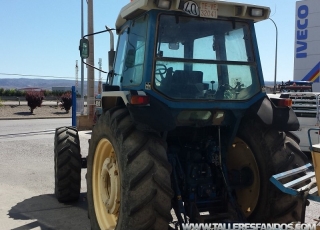 Tractor de ocasión Ford 8210 SDT, de 108cv, 12.515 horas