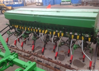 Seed drill brand Gil, model 300-22 of 3 m and 22 arms.