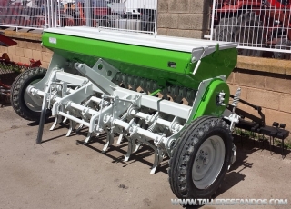 Seed drill brand Horizonte of 3 m and 22 arms.