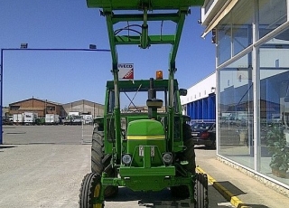 Used Tractor Jhon Deere 3135, 9.600 hours, 90hp, with cabin and loader.