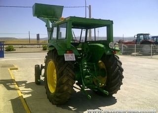 Tractor Jhon Deere 3135, 9.600 horas, de 90cv, con cabina y pala