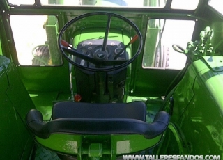 Tractor Jhon Deere 3135, 9.600 horas, de 90cv, con cabina y pala