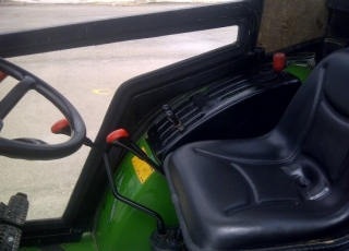 Tractor de ocasión marca John Deere, modelo 5500N, 80cv, doble tracción,  con arco de seguridad.