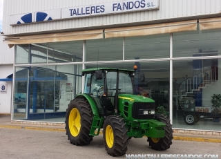 Tractor John deere 6130, doble tracción, 172 horas, esta como nuevo. Fabricado en 2012.