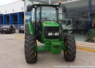 Tractor John deere 6130, doble tracción, 172 horas, esta como nuevo. Fabricado en 2012.