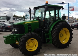 Tractor John deere 6130, doble tracción, 172 horas, esta como nuevo. Fabricado en 2012.