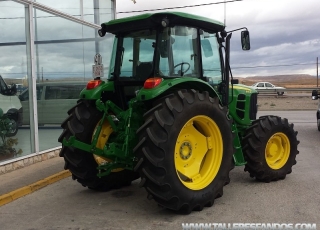 Tractor John deere 6130, 4x4, 172 hours, it is like new, year 2012.