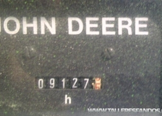 Tractor usado marca Jhon deere 6300, 9.127 horas, doble tracción, con pala y sin cabina.