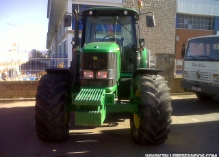 Tractor John Deere 6820, cambio power quad con inversor a la izquierda, nacional, unico dueño, ruedas traseras nuevas. 6700 horas