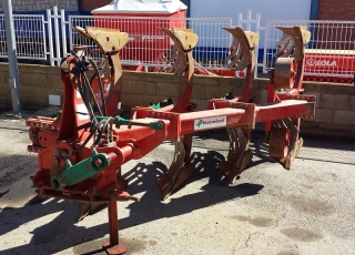 Ploughs brand Keverneland of 4 arms, number 44632.